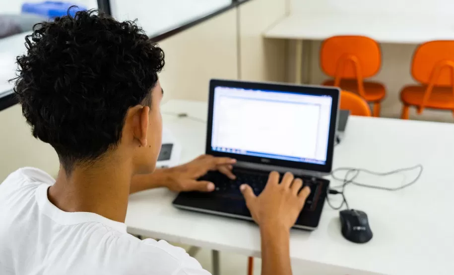 Dez estudantes do Paraná estão classificados para a fase final da Olimpíada Nacional de Inteligência Artificial. (Foto: Foto: Silvio Turra/SEED)