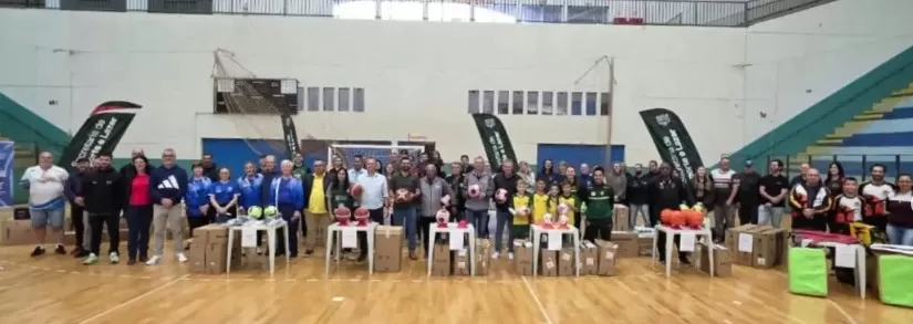 Entidades esportivas recebem materiais adquiridos com recursos estaduais em Marechal Rondon