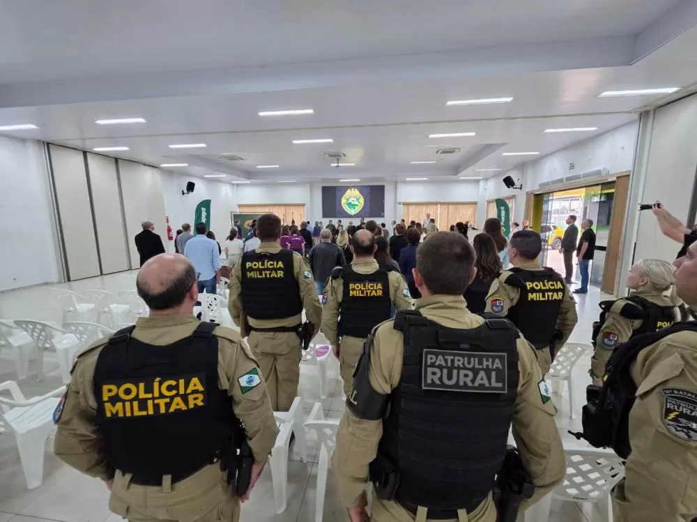 Lançamento da Patrulha Maria da Penha reuniu autoridades municipais, forças de segurança e representantes da rede de proteção às mulheres. (Foto: Divulgação)