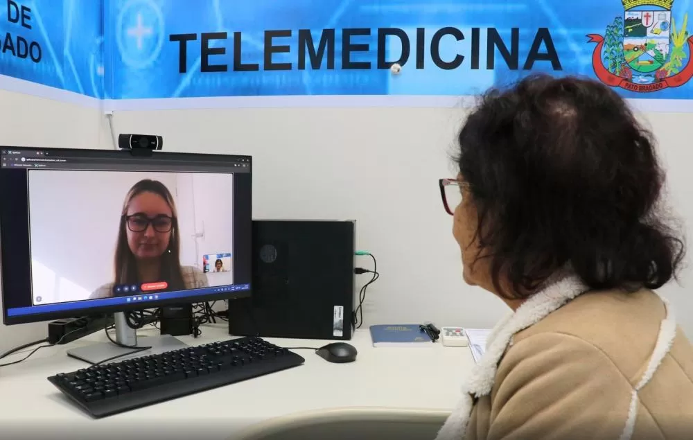 Atendimento por telemedicina já está disponível na Secretaria Municipal de Saúde de Pato Bragado, ampliando o acesso da população a especialistas. (Foto: Divulgação)