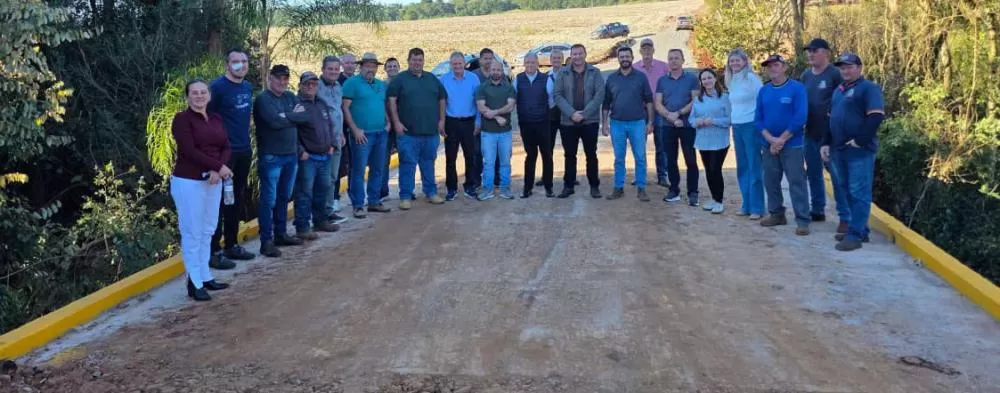 Nova ponte de concreto entre Marechal Cândido Rondon e Mercedes foi liberada para o tráfego nesta quarta-feira, ligando as comunidades de Novo Rio do Sul e Boa Vista. (Fotos: Diculgação)