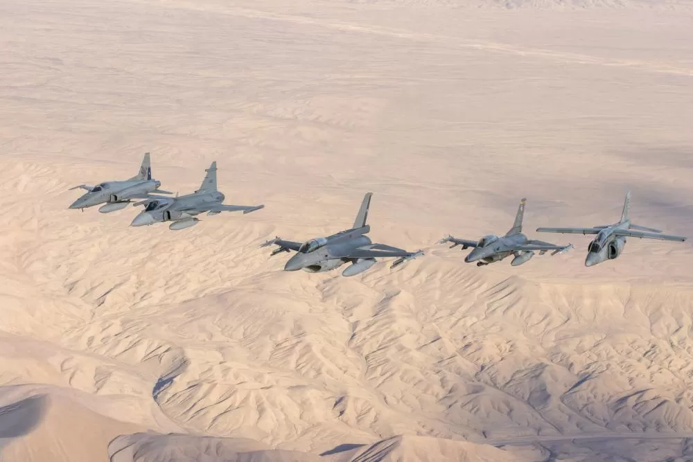 Caças F-39E Gripen da Força Aérea Brasileira participaram do Exercício Multidomínio SALITRE 2026, no Chile. (Foto: Divulgação/Saab)