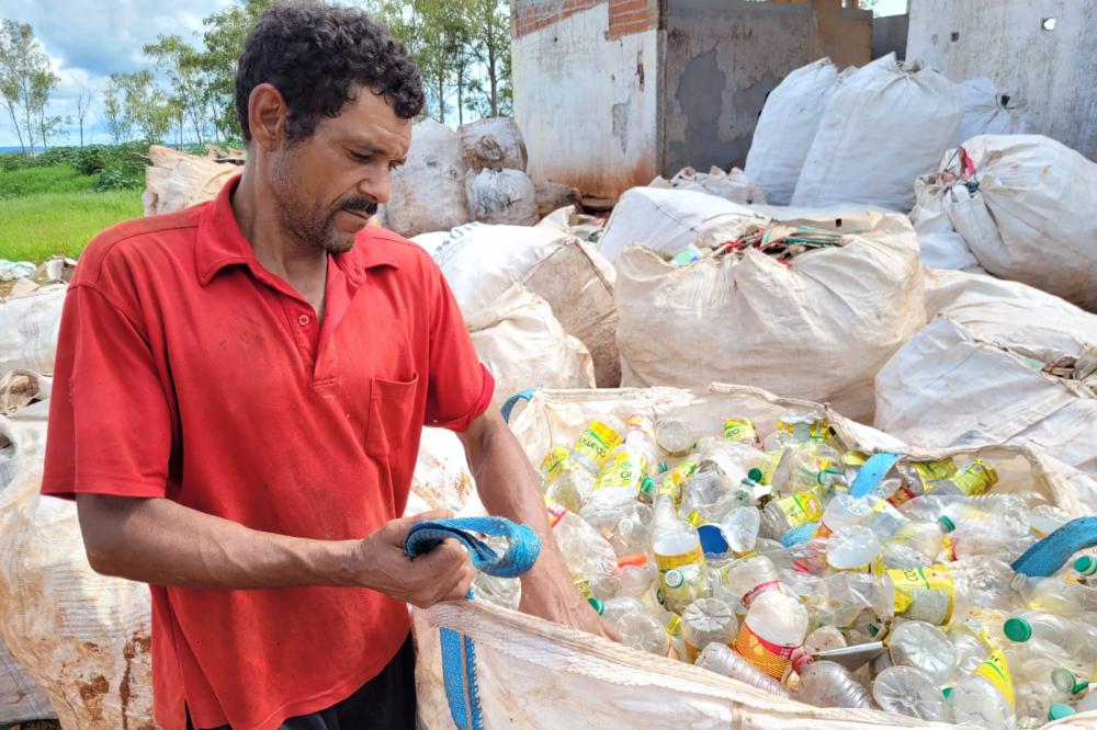 Governo do Paraná, em parceria com a multinacional SIG e Earthworm Foundation Brasil, busca melhorar as condições da cadeia de recicláveis no Estado. Foto: Carlos Vicelli/SEDEST-PR