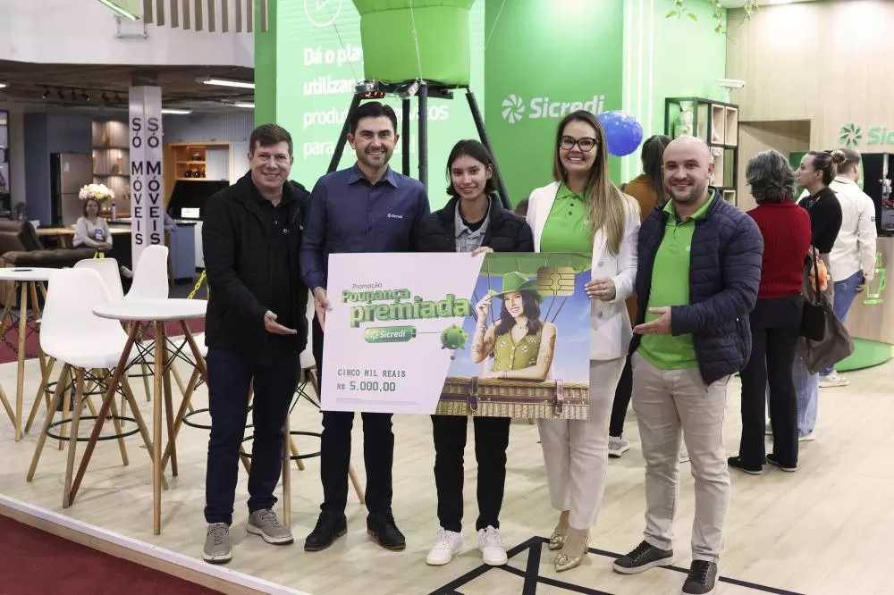 Poupança Premiada: Sicredi entrega prêmio de R$5 mil na Expo Rondon