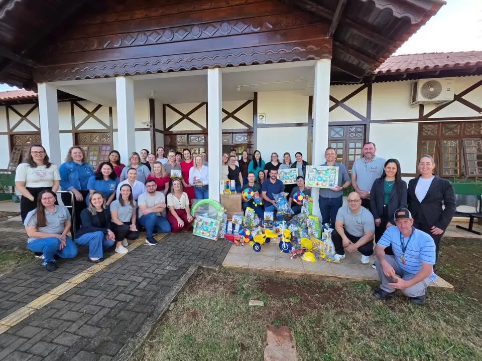 Secretaria de Educação realizou entrega simbólica de brinquedos pedagógicos que serão distribuídos às escolas municipais e CMEIs de Marechal Cândido Rondon. (Foto: Divulgação)
