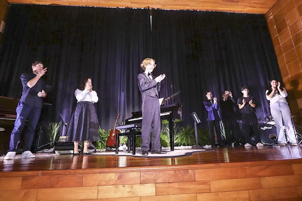 Gabriel Gottwitz reuniu grande público em recital de piano realizado no Anfiteatro do Centro de Cultura de Santa Helena (Foto: Divulgação)