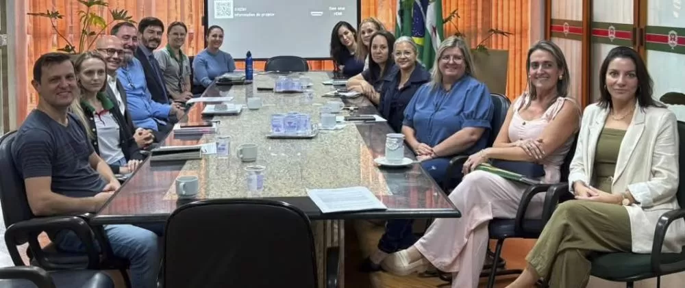 Representantes do Judiciário, Ministério Público e administração municipal discutiram melhorias no fluxo de atendimento às crianças e adolescentes vítimas ou testemunhas de violência. (Foto: Divulgação)