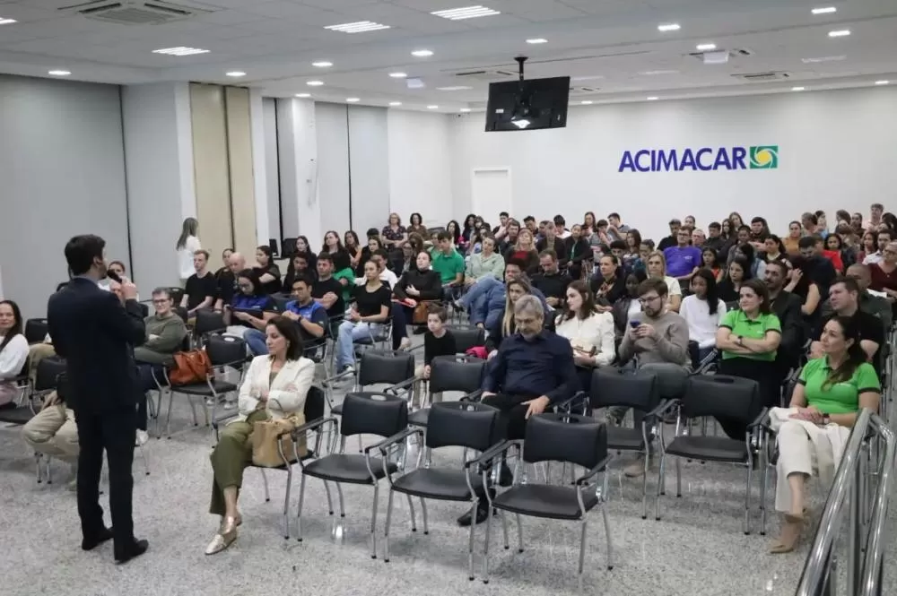 Solenidade realizada na Acimacar marcou o início das atividades do projeto Preparação de Adolescentes para o Mercado de Trabalho do segundo semestre de 2026. (Foto: Divulgação)
