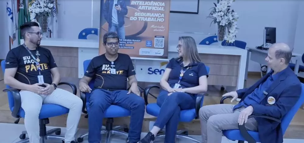 Instrutores Luciano dos Santos Müller e André Caetano, com a técnica de Relações com o Mercado Francielly Itamara de Oliveira, apresentam os cursos técnicos do Senac em Inteligência Artificial e Segurança do Trabalho.
