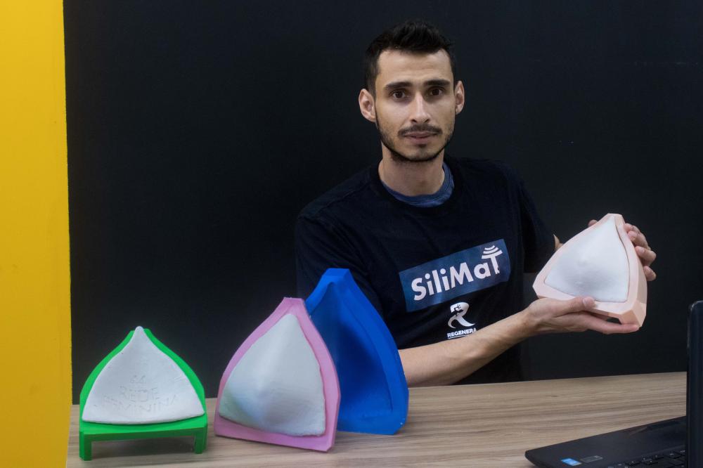 Parceria de startup com a Rede Feminina de Combate ao Câncer muda vida de mulheres. Na foto, o engenheiro e sócio da startup Regenera 3D, Antônio Verguetz. Foto: Ian Lages/UTFPR