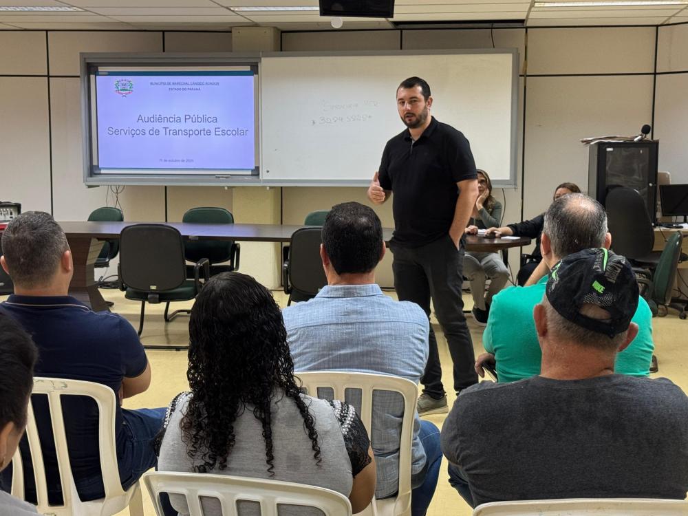 O Secretário Municipal de Educação coordenou a audiência. Foto: Assessoria