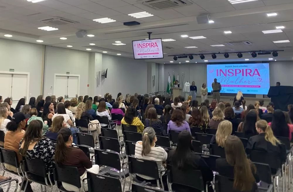 Segunda edição do Inspira Mulher reuniu mulheres, representantes das forças de segurança e especialistas para uma noite de informação e orientação sobre proteção, direitos e enfrentamento à violência contra a mulher. (Foto: Divulgação)