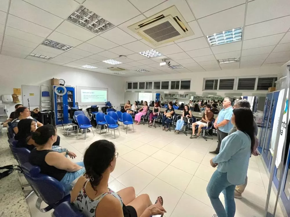 Participantes do curso de Modelagem e Henna para Sobrancelhas do Senac receberam orientações da Sala do Empreendedor sobre formalização como MEI e possibilidades de acesso a crédito. (Foto: Divulgação)