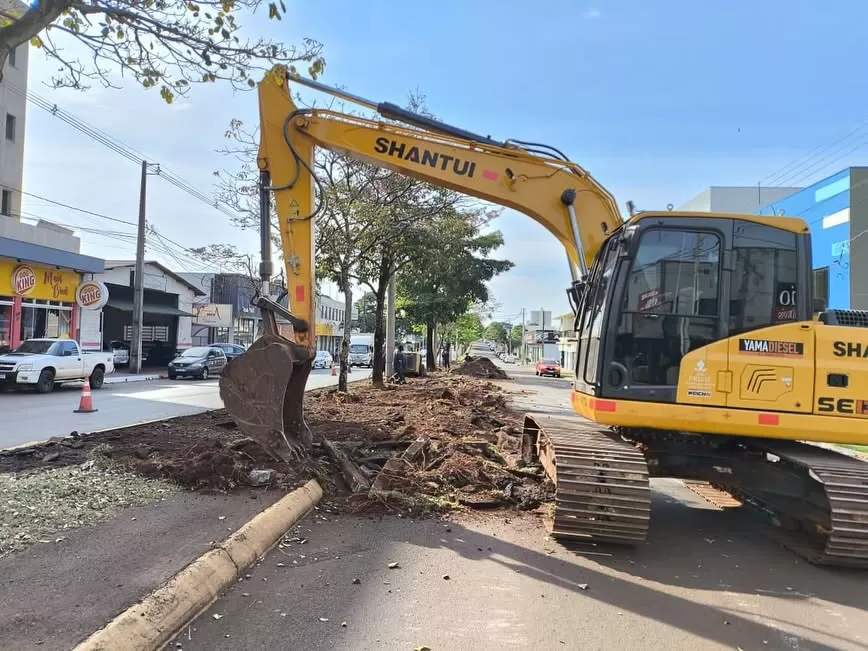 Máquinas iniciaram os trabalhos de remodelação da Avenida Rio Grande do Sul, em trecho de aproximadamente 1,7 quilômetro. (Foto: Divulgação)