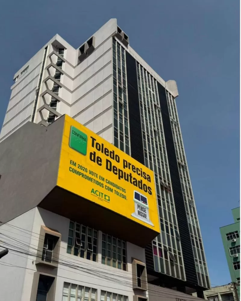 Campanha instalada no prédio da ACIT, no centro de Toledo, defende a eleição de deputados comprometidos com o município e reacende na região o debate sobre representatividade política (Foto: Divulgação/ACIT)