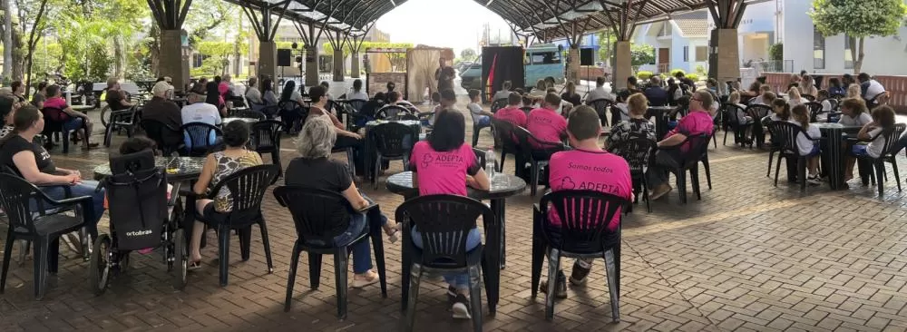 Participantes da programação alusiva à Semana Nacional da Pessoa com Deficiência Intelectual e Múltipla reuniram-se na Rua Coberta de Pato Bragado para atividades de integração e recreação. (Foto: Divulgação)