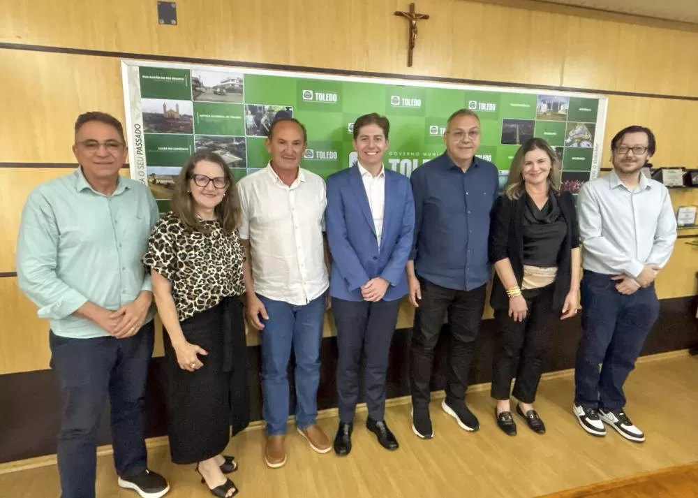 Representantes da Prefeitura, Governo do Estado, Núcleo Regional de Educação e empresa responsável pelos projetos discutiram os próximos passos para a implantação dos três novos colégios estaduais em Toledo. (Foto: Divulgação/Prefeitura de Toledo)
