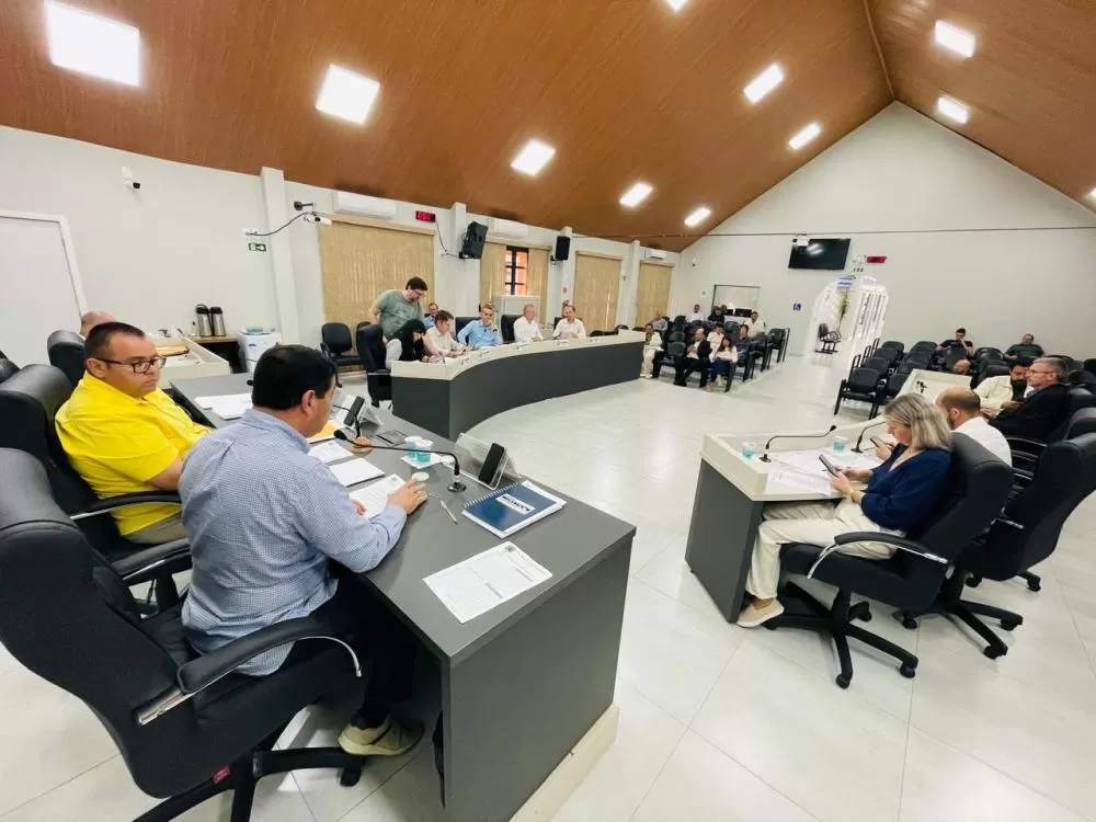 Sessão ordinária da Câmara Municipal reuniu proposições voltadas à saúde, infraestrutura, esporte, educação, mobilidade, meio ambiente e fiscalização pública. (Foto: Cristiano Viteck)