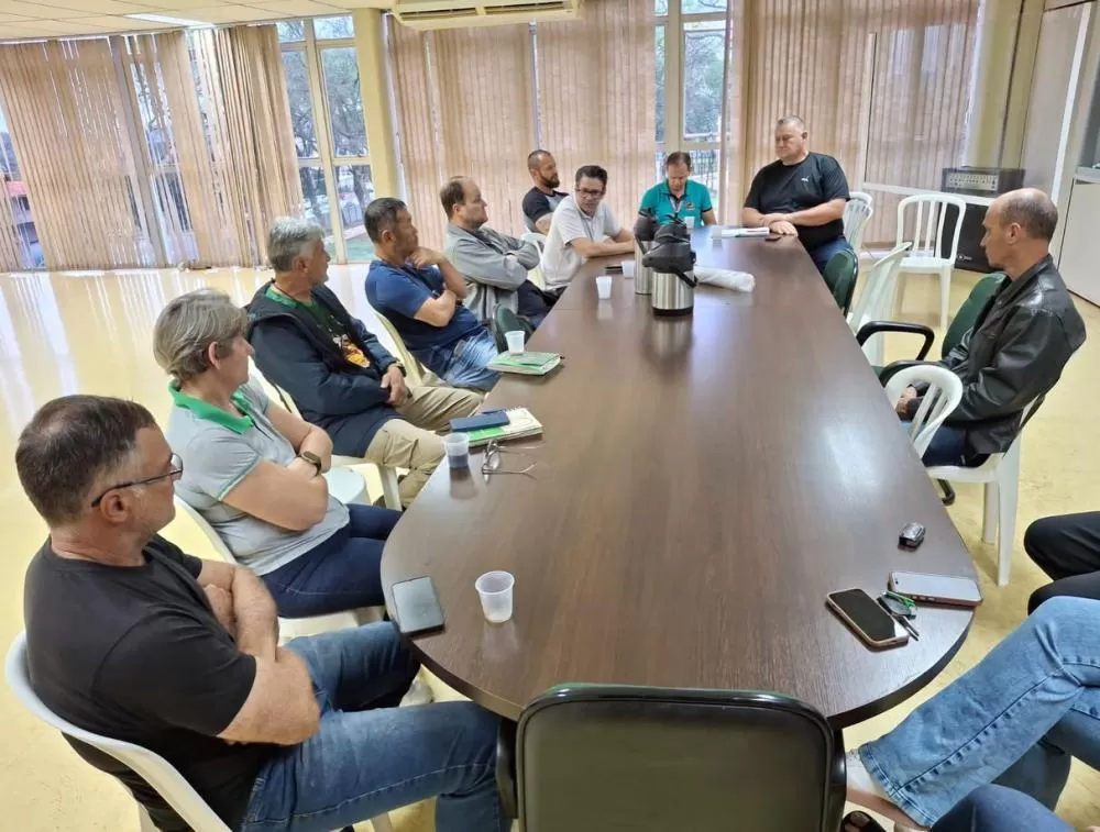 Representantes da Prefeitura e de entidades parceiras participaram nesta terça-feira (1º) da primeira reunião de planejamento do Eco Turismo 2026, que será realizado em novembro, em Porto Mendes. (Foto: Divulgação)