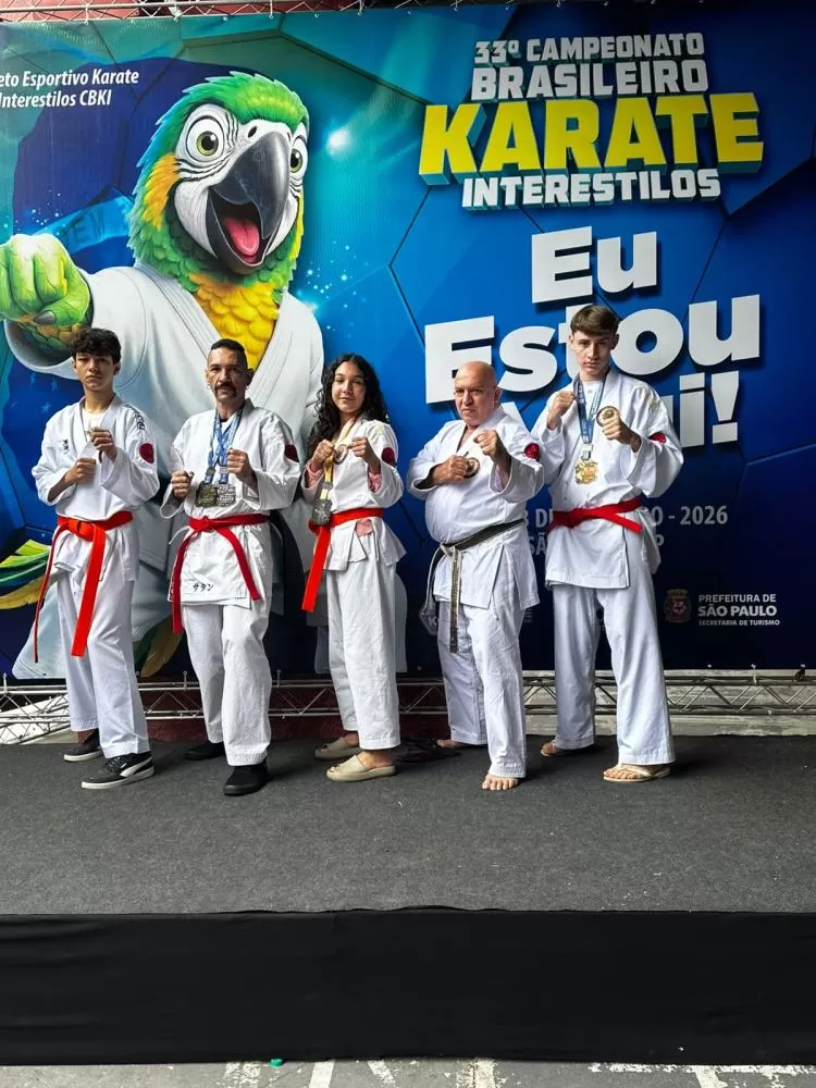 Atletas de Marechal Cândido Rondon conquistaram seis medalhas, sendo duas de ouro, duas de prata e duas de bronze, no Campeonato Brasileiro de Karatê Interestilos, em São Paulo. (Foto: Divulgação)