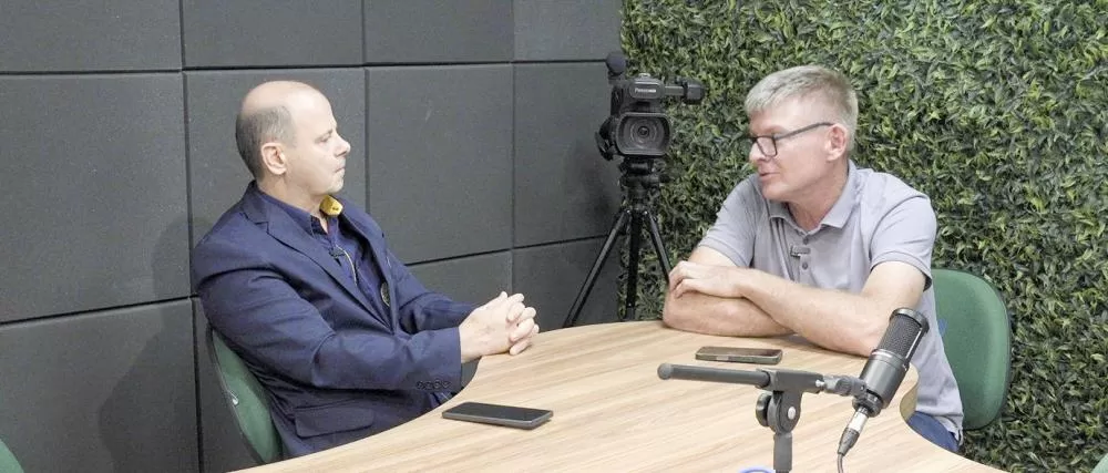 Diretor do campus da Unioeste em Marechal Cândido Rondon, professor Emerson Fey, apresentou detalhes da futura Casa do Estudante Universitário.