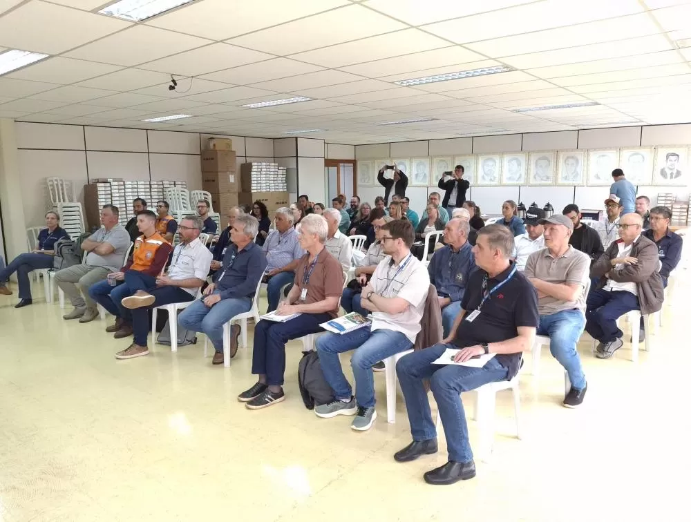 Encontro realizado nesta terça-feira (22), em Marechal Rondon, reuniu representantes de municípios e instituições para discutir prevenção climática, sanidade agropecuária e conservação do solo. (Fotos: Divulgação)