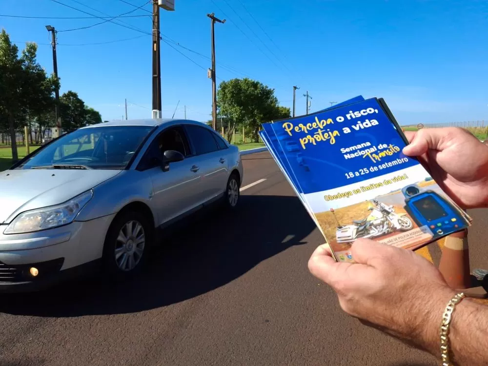 Blitz educativa realizada no posto da PRE, na PR-491, orientou condutores sobre redução da velocidade e segurança no trânsito. (Foto: Divulgação)