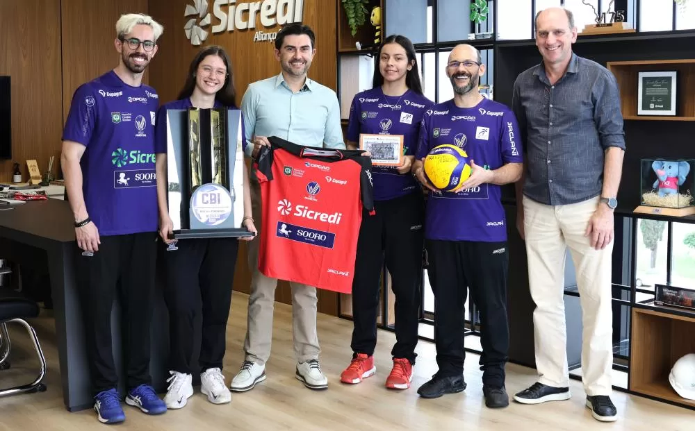 Em Marechal Cândido Rondon, as bolas autografadas foram entregues pela diretoria da Sicredi Aliança PR/SP e pelo atleta Giba aos representantes do projeto Vôlei Marechal, ligado ao Colégio Martin Luther. E Giba recebeu a camisa oficial da equipe rondonens
