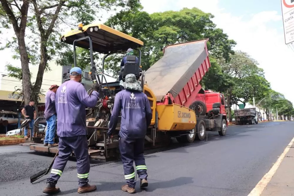 Trabalhos de recapeamento começaram nesta segunda-feira (28) na Avenida Rio Grande do Sul e abrangem aproximadamente 1,7 quilômetro. (Foto: Divulgação)