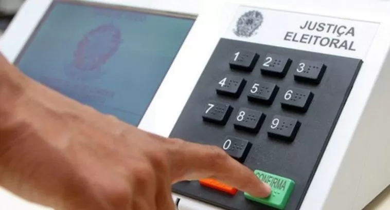 Eleições 2026 serão realizadas neste domingo (4), quando o eleitor fará seis escolhas na urna eletrônica para cinco cargos diferentes, incluindo dois votos para senador. (Foto: TRE/PR)