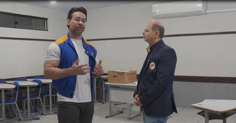  Fábio Gealh, chefe do Cartório Eleitoral da 121ª Zona Eleitoral, acompanhou a entrega das urnas aos locais de votação neste sábado. 