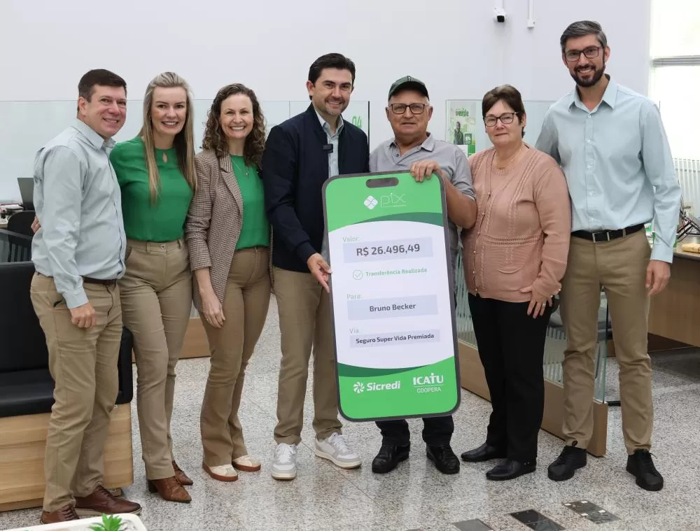 O associado Bruno Becker recebeu o prêmio de R$ 26.496,49 em sorteio da Icatu Coopera, benefício vinculado ao Seguro Super Vida Premiada. A entrega simbólica foi realizada na agência Avenida Rio Grande do Sul, em Marechal Cândido Rondon na presença do Pre