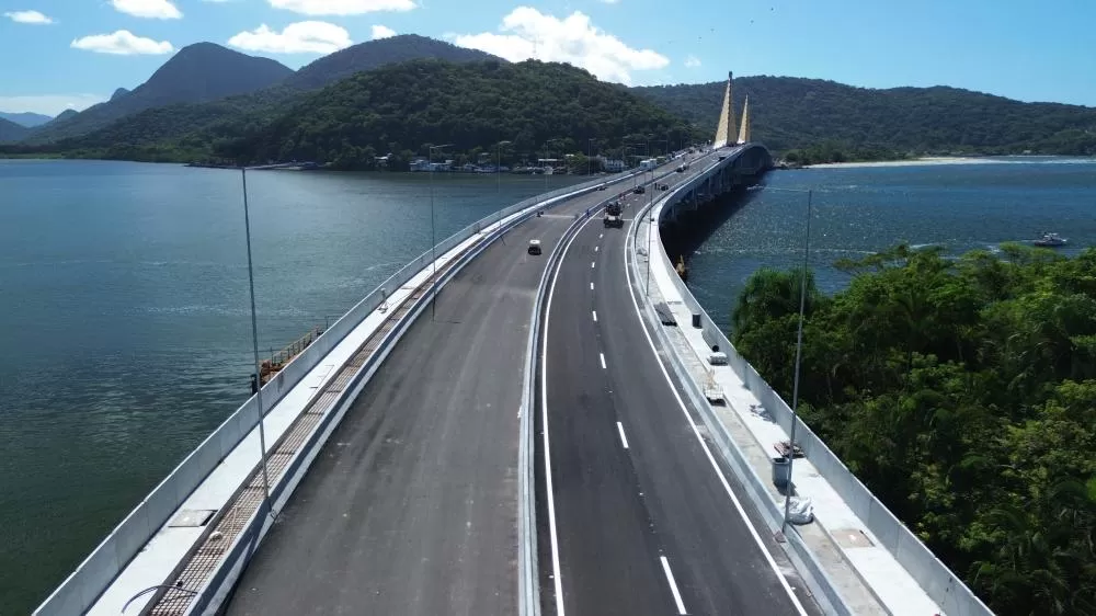 Sinalização implantada na Ponte de Guaratuba, no Paraná. (Foto: Gadiel Mendes)