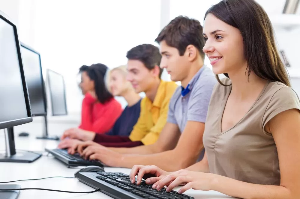 Curso gratuito de Informática Básica terá início em 19 de outubro, com aulas às segundas, quartas e sextas-feiras. (Foto: Magnific)