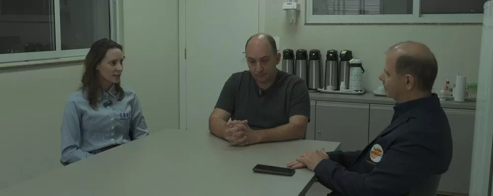  Ana Paula Scherer e Fábio Alexandre Regelmeier explicaram a pesquisa realizada pelo SAAE para identificar os sistemas individuais de tratamento de esgoto em Marechal Cândido Rondon. 
