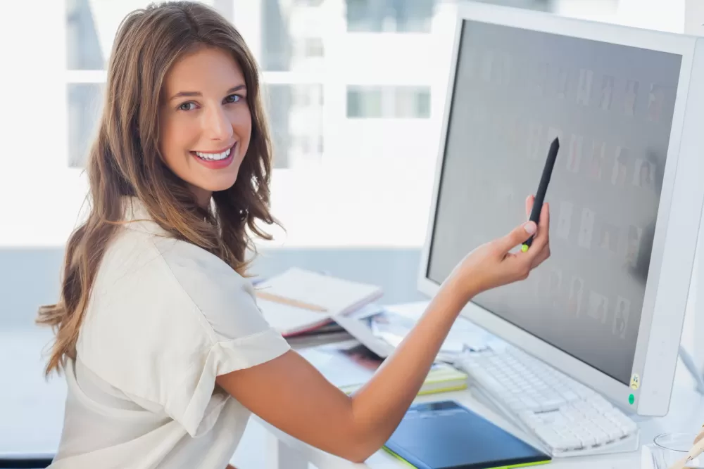 Curso gratuito de CorelDRAW terá 35 horas/aula, com início previsto para 22 de outubro e inscrições na prefeitura. (Foto: Magnific)