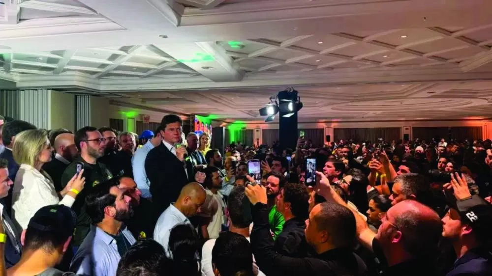 Sergio Moro participou de encontro com prefeitos e lideranças políticas em apoio à candidatura presidencial de Flávio Bolsonaro, na terça-feira (13), em Curitiba. (Foto: Divulgação)