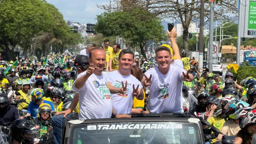 Jorginho Mello. Sergio Moro  e Luciano Zucco participam da agenda de mobilização em apoio a Flávio Bolsonaro no Sul do país. (Foto: Divulgação)