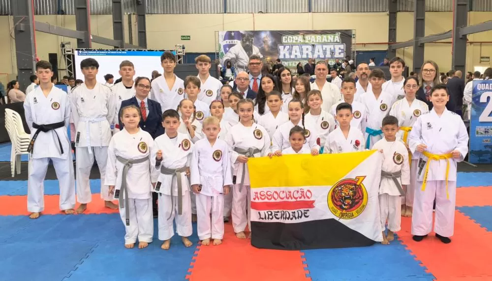 Atletas da Associação Liberdade conquistaram 36 medalhas e o quinto lugar geral na competição em Santo Antônio do Sudoeste. (Foto: Divulgação)