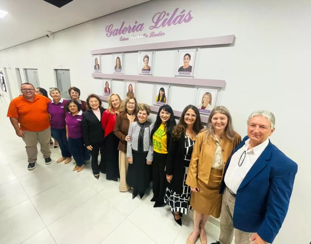 Inauguração da Galeria Lilás Odete Luchetta Bedin reuniu homenageadas, familiares e autoridades na Câmara Municipal. (FotosCristiano Viteck/Divulgação)
