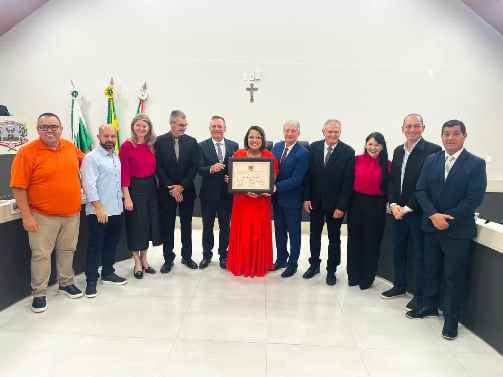 Helda Elaine Völz Bier recebeu o título de Cidadã Benemérita durante sessão solene na Câmara de Marechal Cândido Rondon. (Foto: Cristiano Viteck)