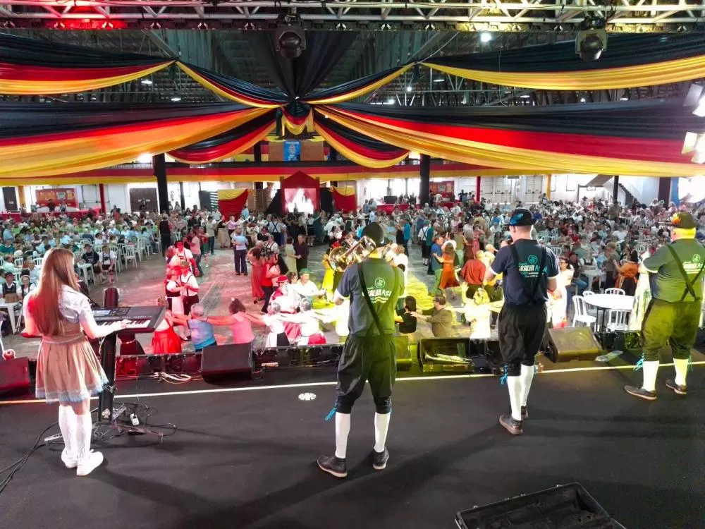A Tarde Alemã dos Idosos, neste sexta-feira, integrou a programação da 36ª Oktoberfest no centro de eventos de Marechal Cândido Rondon. (Foto: Divulgação)