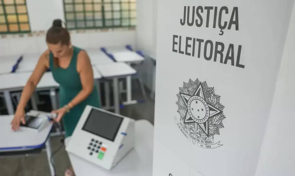 Eleitores têm até as 17h deste domingo (25) para votar no segundo turno das Eleições 2026 (Foto: © Joédson Alves/Agência Brasil)