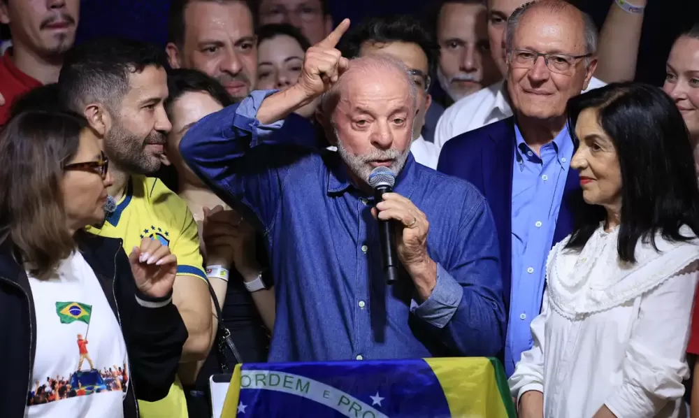 Presidente Lula discursa em São Paulo após ser reeleito para o quarto mandato (Foto: Paulo Pinto/Agência Brasil)