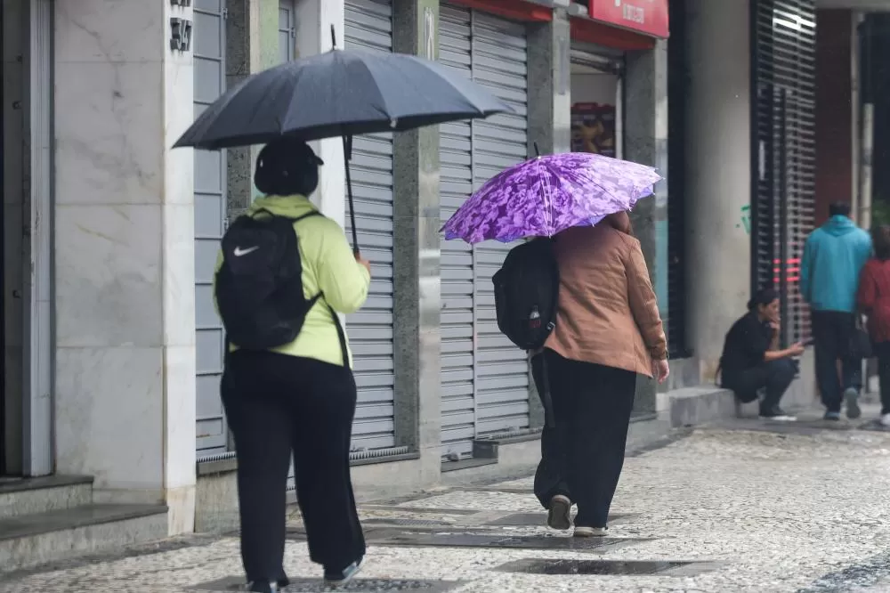 Chuva intensa atingiu o Paraná entre sexta e domingo, com recordes históricos em Pato Branco e Curitiba (Foto: Geraldo Bubniak/AEN)