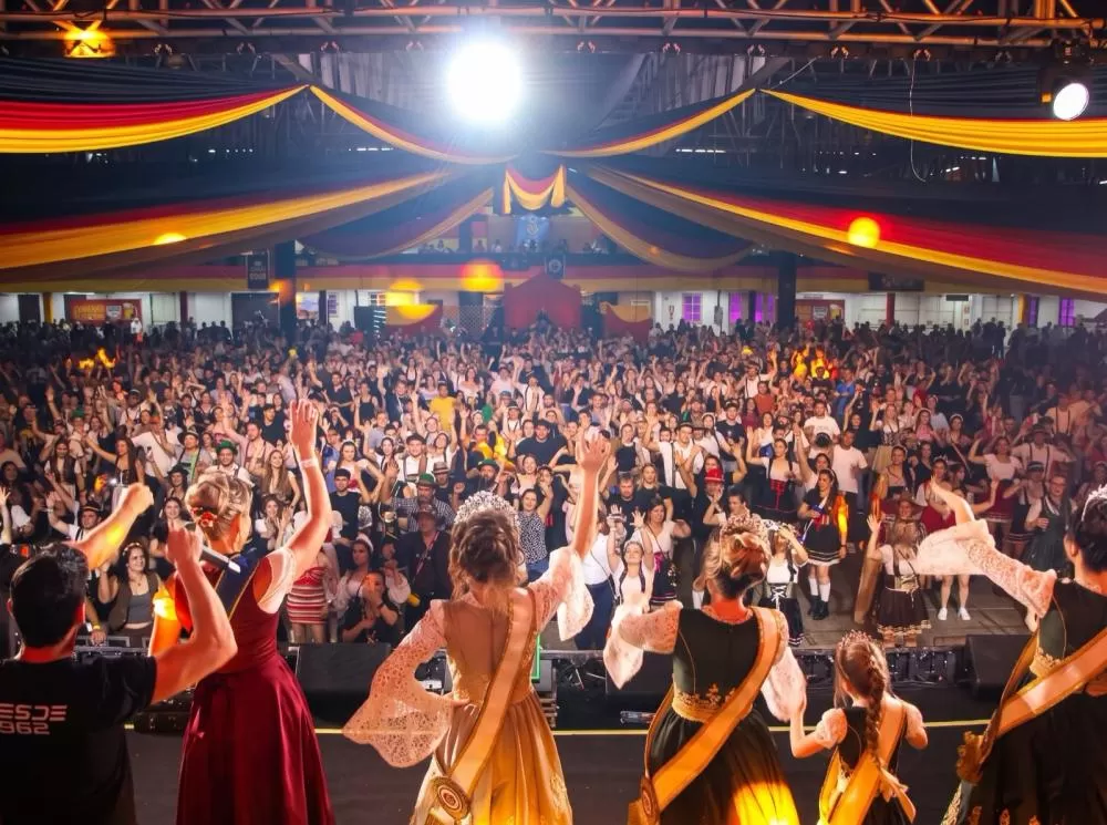 Famílias, moradores e visitantes acompanharam as atividades da 36ª Oktoberfest de Marechal Cândido Rondon. (Foto: Divulgação)