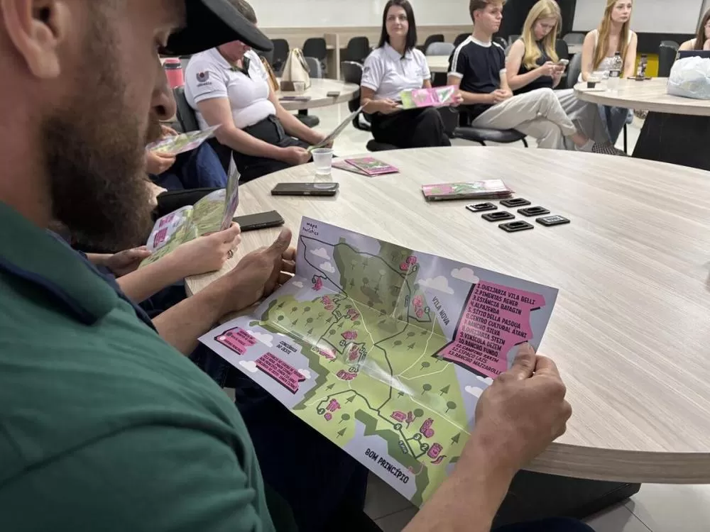 Representantes das instituições parceiras e dos empreendimentos discutiram os ajustes da segunda edição do Mapa do Turismo no Campo de Toledo. (Foto: Divulgação)