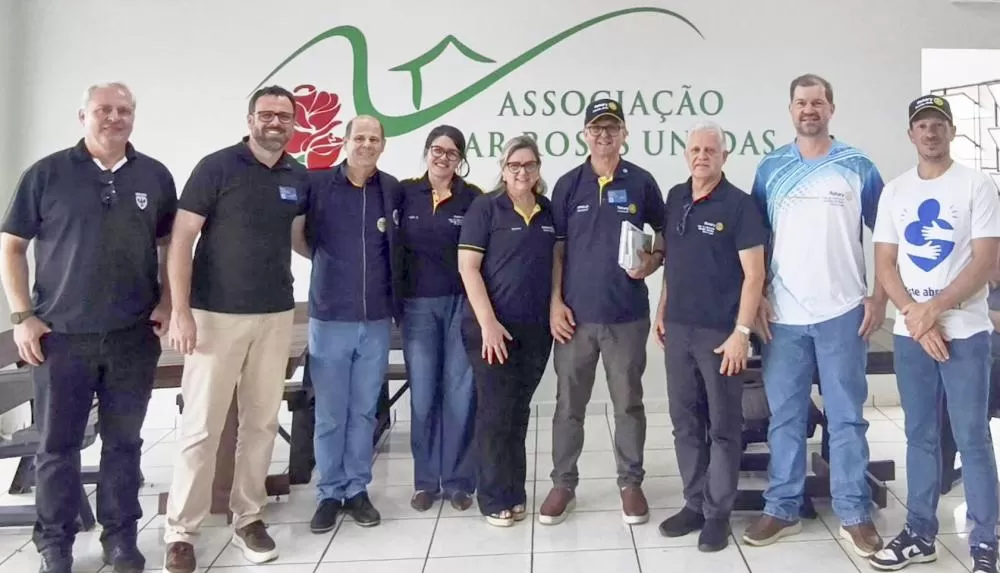 Governador do Rotary visita Lar Rosas Unidas e conhece trabalho de acolhimento