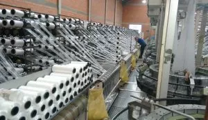 Linha de produção de artigos plásticos da D. Plastic, de Curitiba/PR. (Foto: Divulgação)